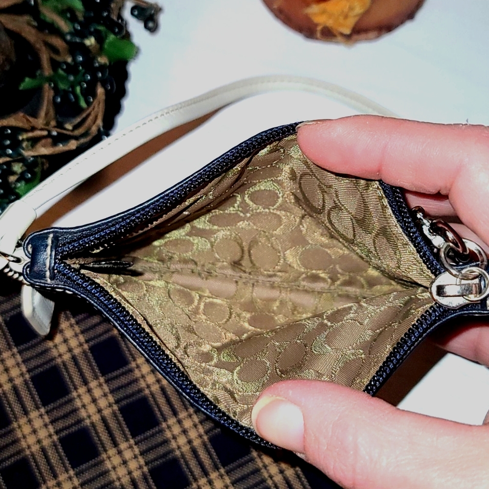 Coach Wristlet - Picture 4 of 4